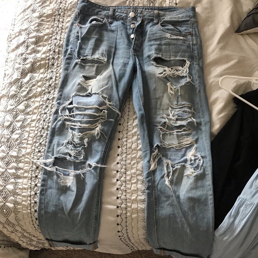 Distressed denim ankle length jeans